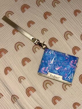 BNWOT Lilly Pulitzer Blue Tropical Sailboat Wristlet Wallet with Gold Trim